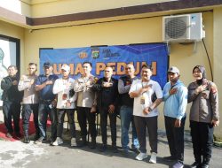 Jelang Lebaran, Polrestro Jakut Bagi-bagi Bingkisan kepada Awak Media