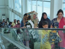 WamenPANRB dan Wamenhub Kunjungi KM Labobar, Pantau Puncak Arus Mudik Kapal PELNI