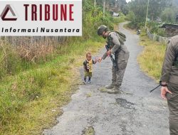 Patroli Satgas Ops Damai Cartenz di Intan Jaya: Interaksi dengan Warga dan Anak-anak di Sugapa