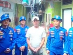Polairud Polda Metro Jaya Evakuasi Warga Kebon Pala, Ketua RT: Apresiasi Tinggi dan Terima Kasih atas Kepedulian Polisi