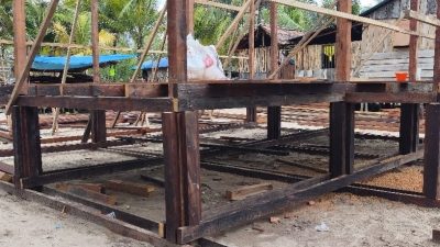 TMMD Ke-128 Kodim 1710/Mimika Gunakan Kayu Besi Berkualitas untuk Bangun Rumah Layak Huni di Kampung Keakwa