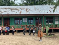 Antusiasme Tinggi Warnai Upacara Hardiknas di SD Naena Kekwa Bersama Satgas TMMD Kodim 1710/Mimika