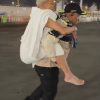 Aksi Humanis Personel Polri di Mekah, Gendong Jemaah Lansia yang Terjatuh Usai Umrah Wajib