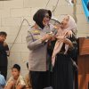 Kapolres Metro Bekasi Gelar Jum’at Berbagi dan Ceramah Kamtibmas Bersama Ibu-Ibu Sabuk Kamtibmas di Cikarang Utara