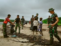 Aksi Bersih Pantai Keakwa oleh Satgas TMMD Kodim 1710/Mimika