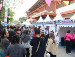 Ribuan Warga Padati Pasar Rakyat Hari Bhayangkara ke-80, Polri Hadir Berbagi Kebahagiaan di Jakarta Barat