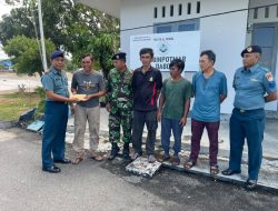 Lanal Dabo Singkep Berikan Tali Asih Kepada ABK KM Handayani Korban Kecelakaan Laut