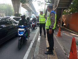 JPO Tendean Ditabrak Truk Alat Berat, Polisi Alihkan Arus Lalu Lintas