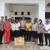 Satgas Ops Damai Cartenz Salurkan Bantuan Seragam Sekolah dan Berikan Edukasi Bahaya Narkoba dan Bijak Bermedia Sosial kepada Pelajar di Sarmi