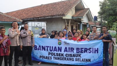 Polres Tangsel Salurkan Air Bersih untuk Warga Terdampak Kekeringan di Kranggan