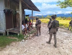 Langkah Kecil, Rasa Aman yang Besar: Patroli Humanis Satgas Ops Damai Cartenz Hangatkan Kenyam