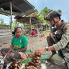 Patroli Dialogis Satgas Damai Cartenz Hadir di Tengah Aktivitas Warga Nabire