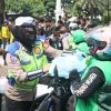Jumat Peduli, Polda Metro Jaya Pererat Silaturahmi dengan Pengemudi Ojol