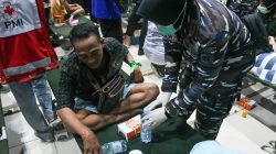 Perkuat Sinergi Lintas Sektor, Lanal Banjarmasin Bersama Tim SAR Gabungan Evakuasi Korban KM Virgo Transport 8