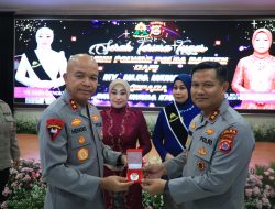 Estafet Pembinaan Polwan, Ny. Ulfa Hengki Serahkan Amanah kepada Ny. Rina Hendra
