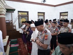 Perkuat Sinergi dengan Masyarakat, Wakapolda Banten Laksanakan Jumat Keliling di Cipocok Jaya