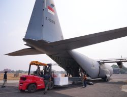 Hari Ketujuh OMC, TNI Kirim 17,4 Ton Bahan Semai ke Palembang dan Banjarmasin