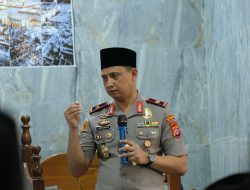 Shalat Jumat Keliling di Masjid Jami Al Mutoharo, Wakapolda Banten Ajak Masyarakat Perkuat Ukhuwah dan Jaga Kamtibmas