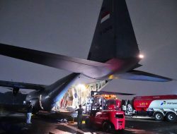 Hari Kedelapan OMC, TNI Kirim 3,6 Ton Bahan Semai ke Palembang dan Banjarmasin