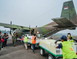 Dukung OMC di Palembang, TNI Semai 5,4 Ton NaCl dan _Dry Ice_ dari Lanud SMH