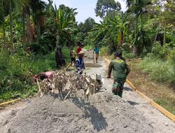 Cuaca Panas Tak Surutkan Semangat, Satgas TMMD Ke-130 Bersama Warga Percepat Penyelesaian Akses Jalan Masyarakat