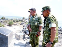 Wapang TNI Tinjau Perbatasan Paling Selatan Indonesia
