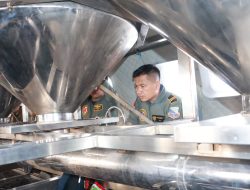 TNI Kerahkan Pesawat Udara Semai Lebih dari 10 Ton Bahan Untuk OMC Atasi Karhutla di Kalimantan