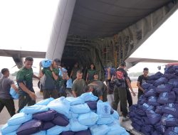 Memasuki Hari Kesebelas OMC, TNI Kirim 9,5 Ton _Dry Ice_ dan NaCl ke Banjarmasin