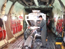 TNI Tebar 10,8 Ton Bahan Modifikasi Cuaca di Kalimantan