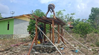 Atap Seng Terpasang, Satgas TMMD Ke-130 Percepat Pembangunan MCK 