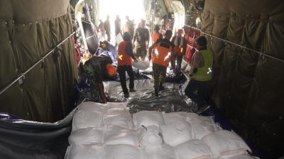 Modifikasi Cuaca Berlanjut, TNI Intensifkan Modifikasi Cuaca di Palembang, Satgas Udara Semai 9 Ton dry ice dan NaCl