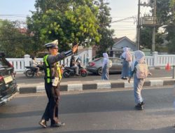 Sebarkan Personel di Titik Rawan Kemacetan dan Zona Sekolah, Satlantas Polres Majalengka Terjunkan Gatur Lalin PH Pagi